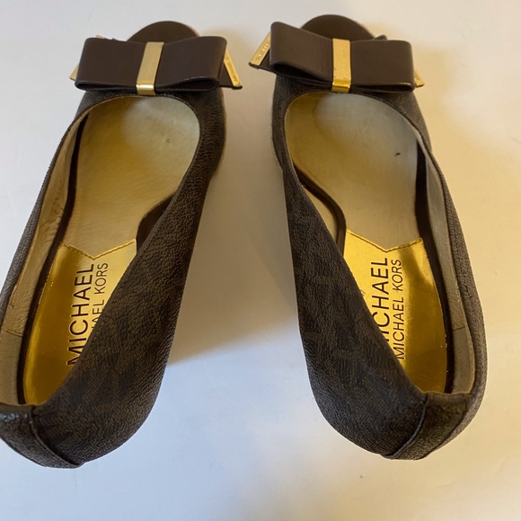 Michael Kors logo peep toe wedge - Picture 3 of 11
